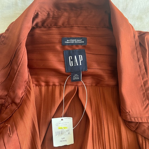 GAP Small Petite Smoked Paprika Brown Pleated Satin Boyfriend Shirt - Picture 2 of 6